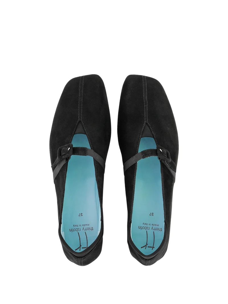 TRAVEL BLACK