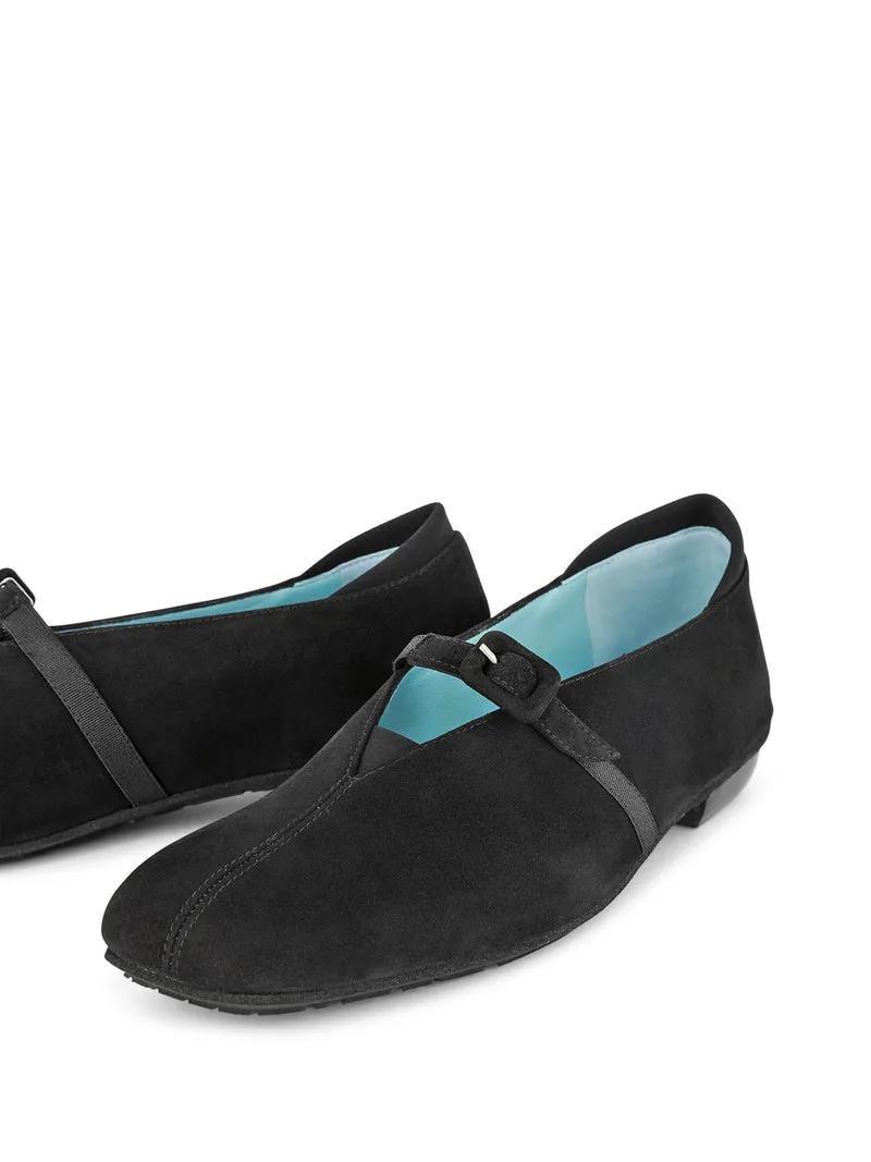 TRAVEL BLACK