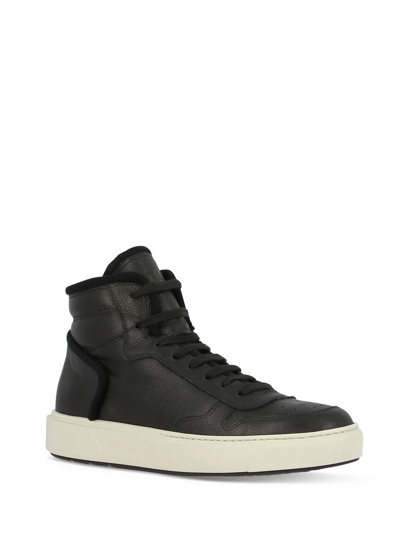 PRIM BLACK