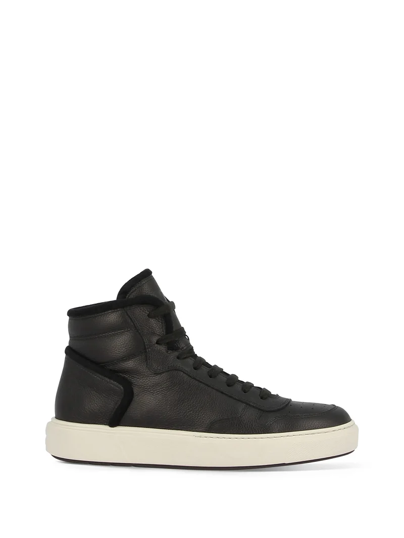 PRIM BLACK