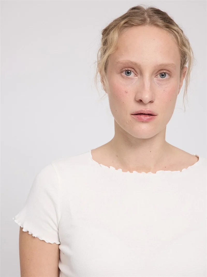 MAZINE Babylock Hems T-Shirt offwhite