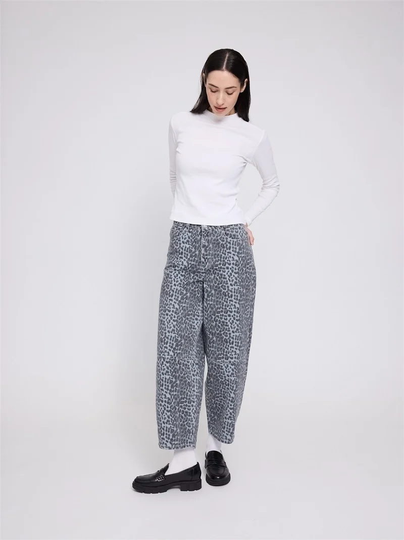 MAZINE Printed Barrel Leg Denim Pants grey-printed