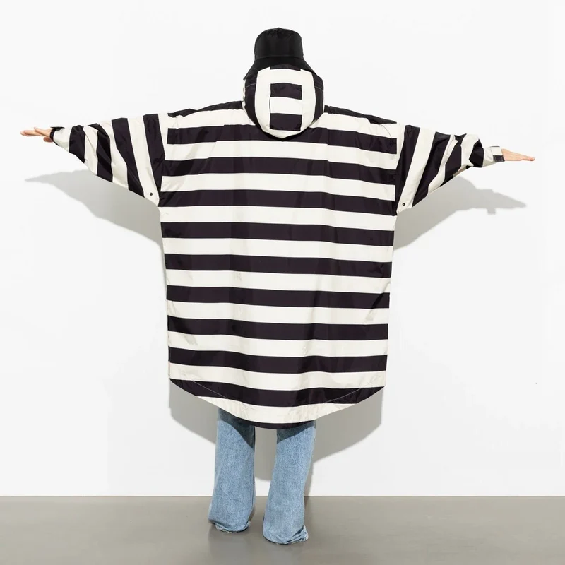 VIVI MARI Raincoat bold stripes black/sand onesize
