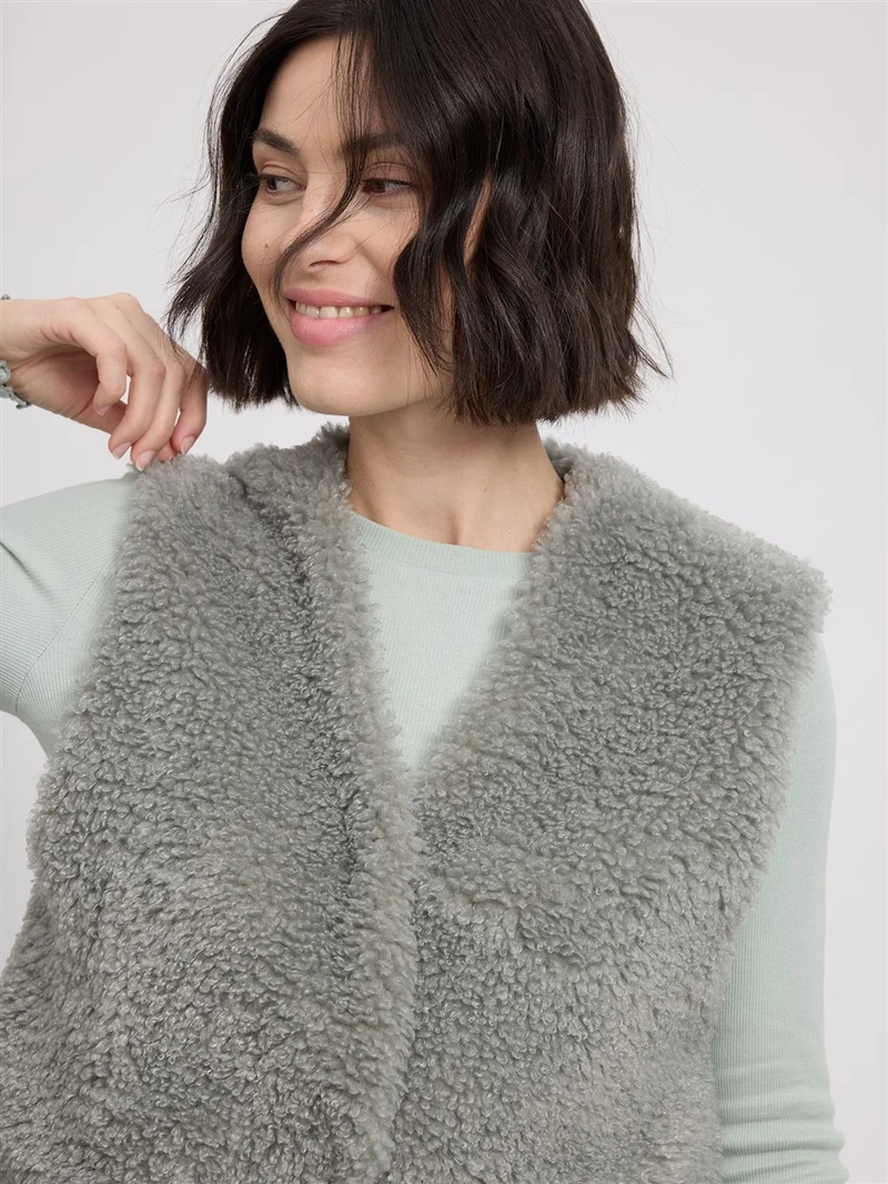 MAZINE Faux-Fur Vest eucalyptus