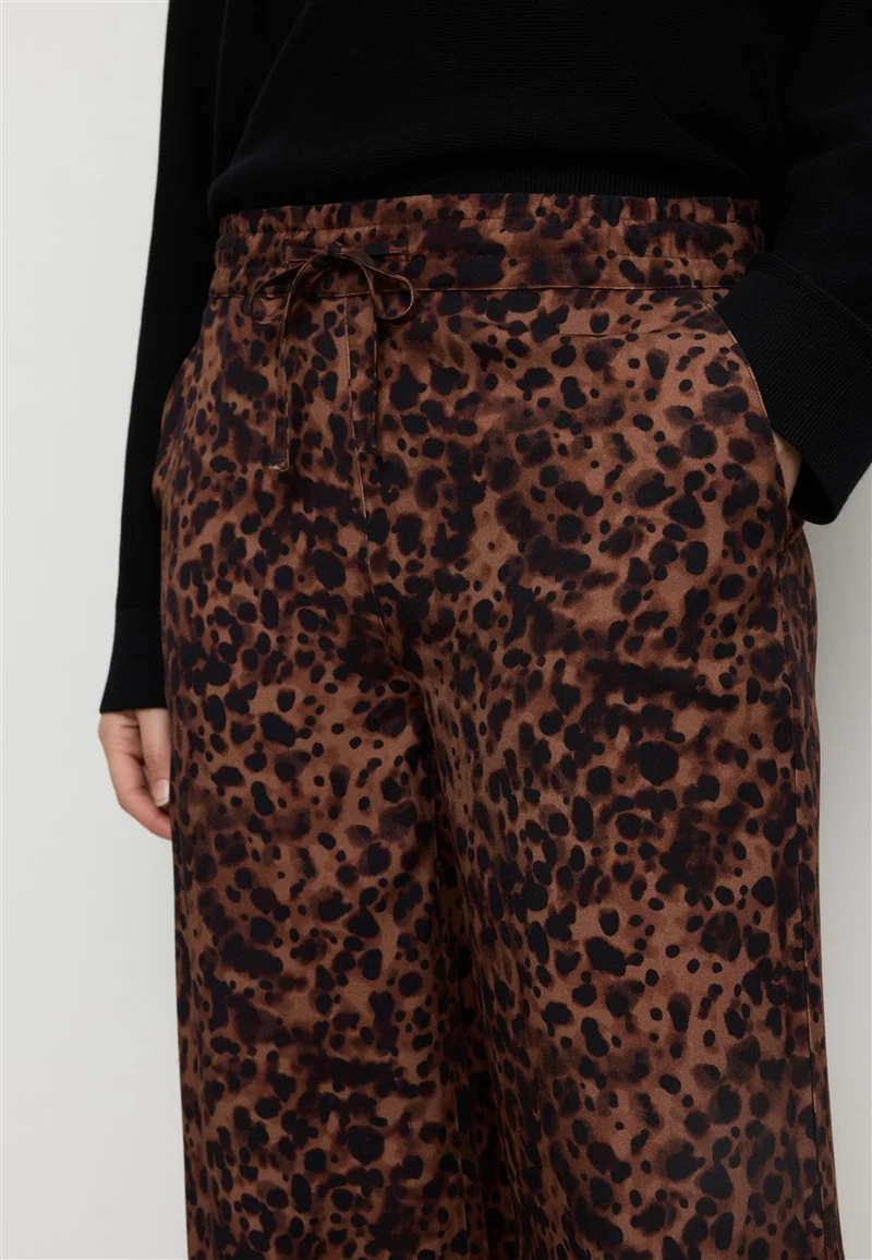 RECOLUTION Syringa Leo cognac brown