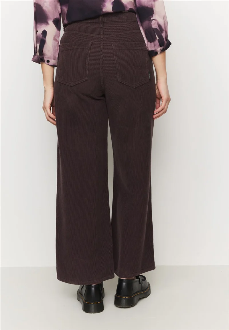 RECOLUTION Erica Corduroy dark grape