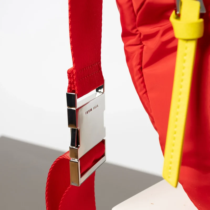 VIVI MARI Padded Hip Bag medium - true red