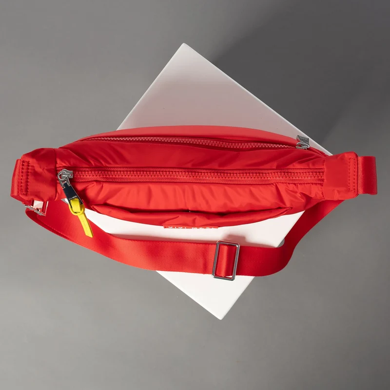 VIVI MARI Padded Hip Bag medium - true red