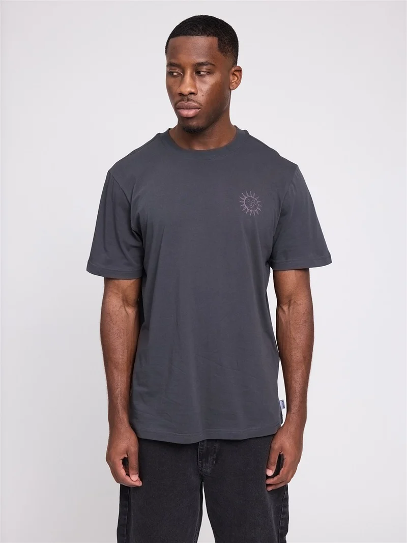 MAZINE Chest Print T-Shirt obsidian