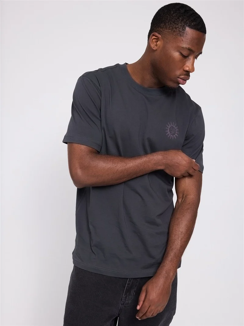 MAZINE Chest Print T-Shirt obsidian