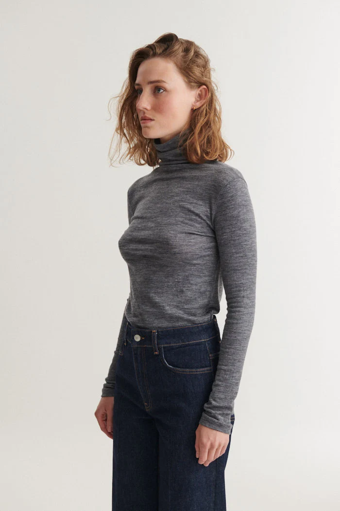 BASIC APPAREL Rinja T-Neck grey mel.