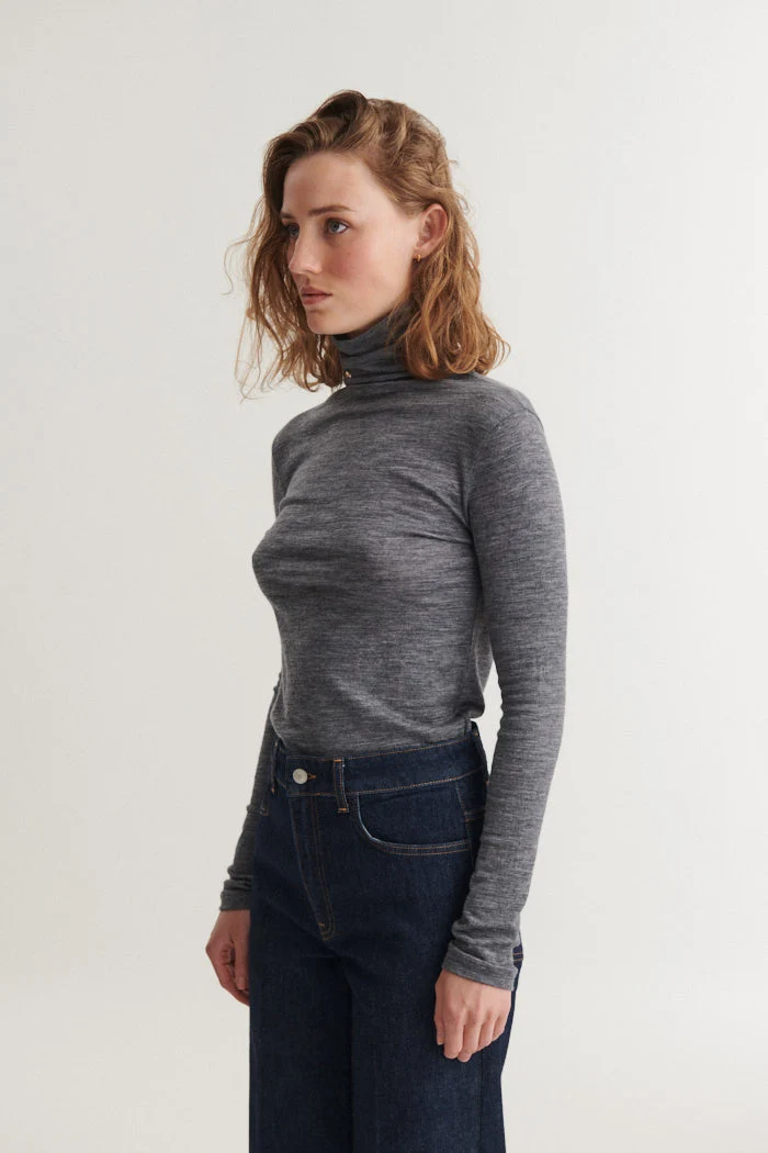 BASIC APPAREL Rinja T-Neck grey mel.