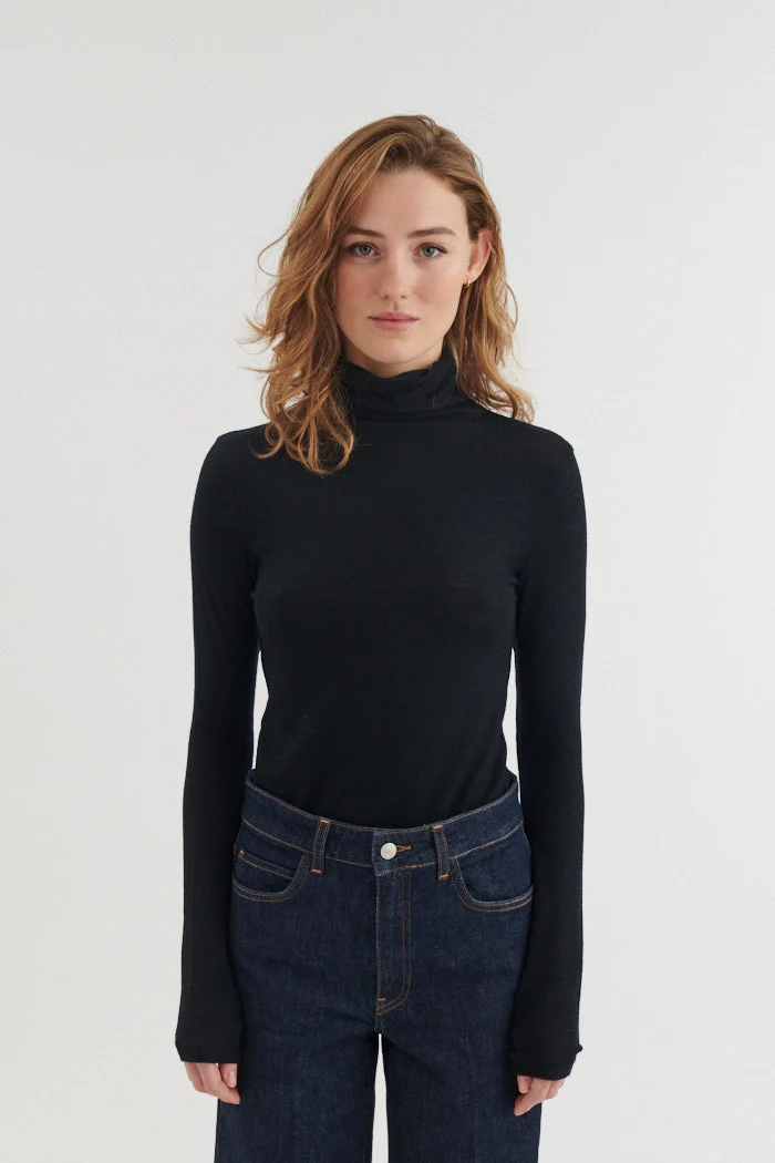 BASIC APPAREL Rinja T-Neck black