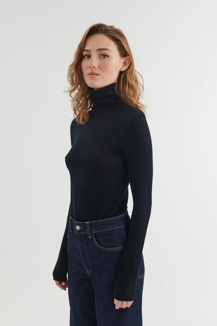 BASIC APPAREL Rinja T-Neck black
