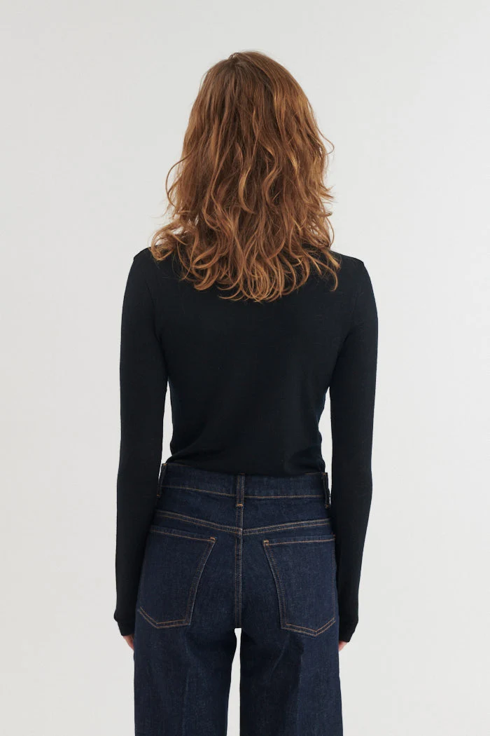BASIC APPAREL Rinja T-Neck black