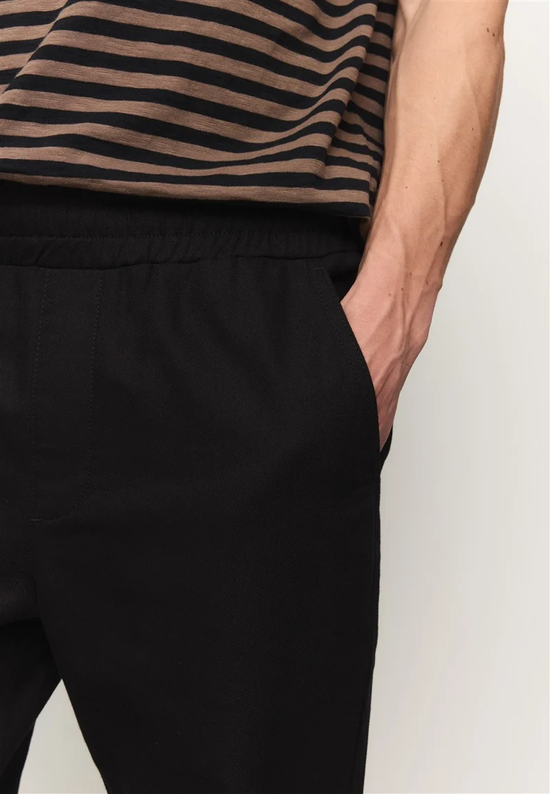 RECOLUTION Tamarind black