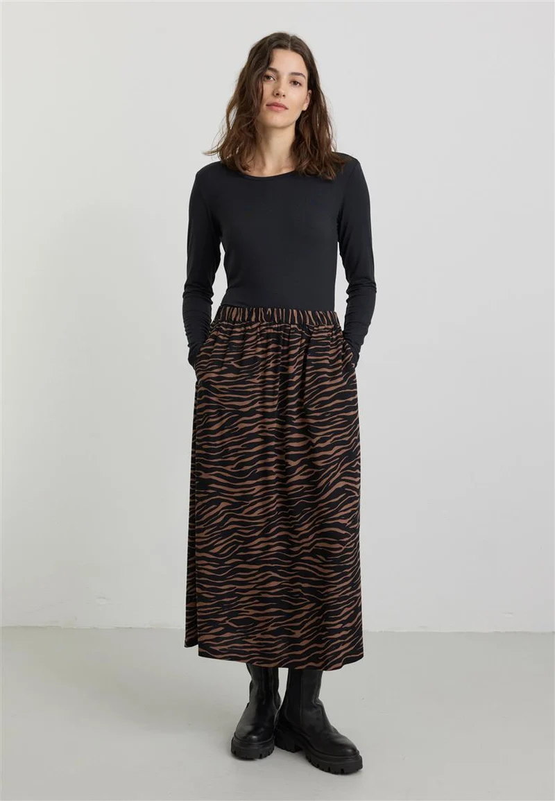 RECOLUTION Avenuela black