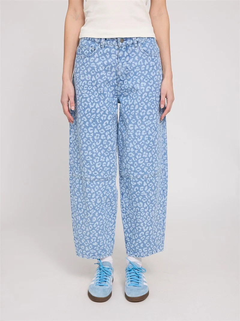 MAZINE Printed Barrel Leg Denim Pants light blue wash/printed
