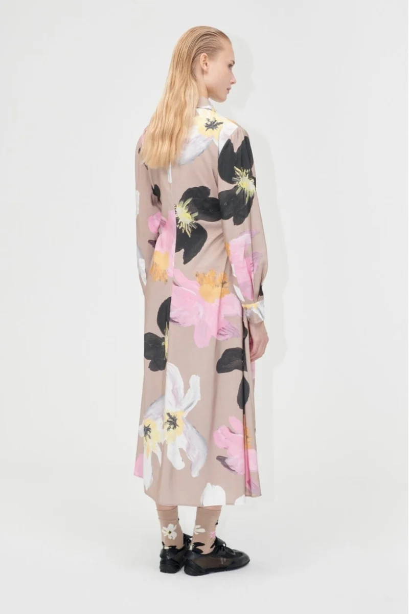 Stine Goya - 2070 Light Fluid Ecovero, Waist Gather Shirt Midi Dresssg-pf25-d146-2070 - Wild Flowers