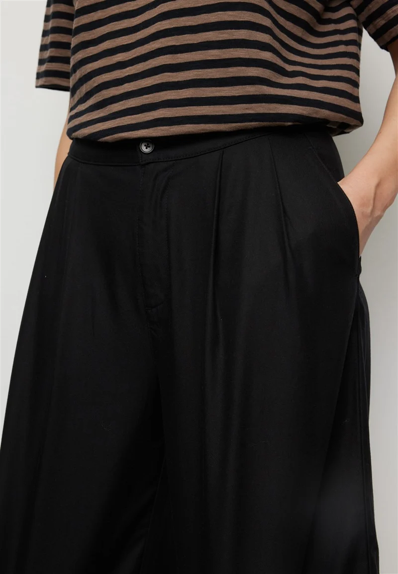 RECOLUTION Ambrosia black