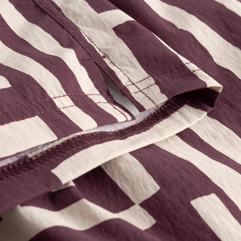 DEDICATED Badeshort Birka Lines & Sticks Fig Red