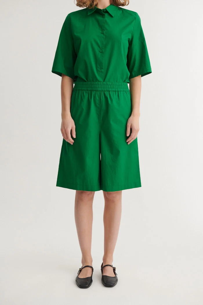 BASIC APPAREL Silje Bermuda Shorts abundant green