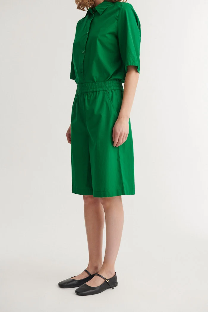 BASIC APPAREL Silje Bermuda Shorts abundant green
