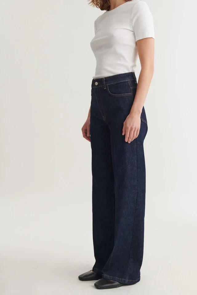 BASIC APPAREL Enya Rinse Wash Jeans raw denim