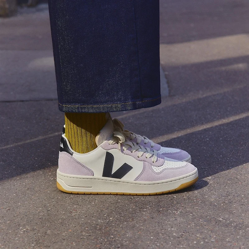 VEJA V-10 Prime Leather Pure Black Parme