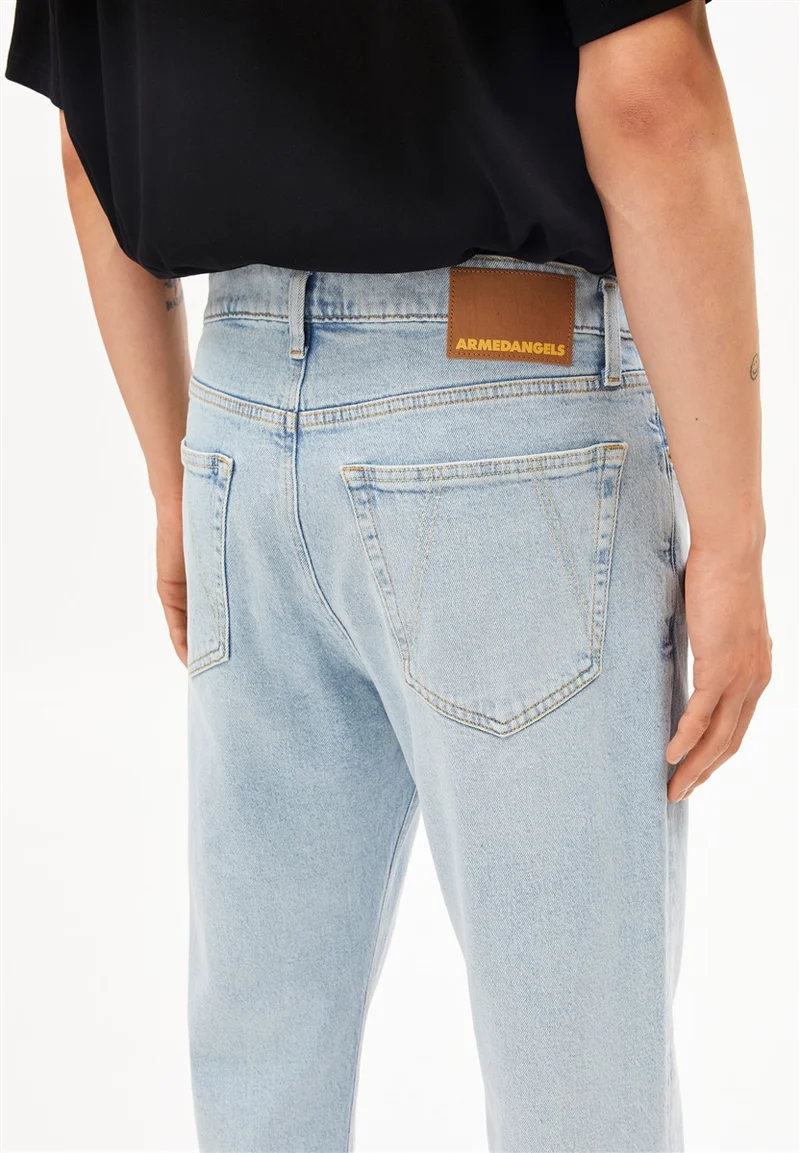 ARMEDANGELS Maakx Relaxed Tapered Jeans eman