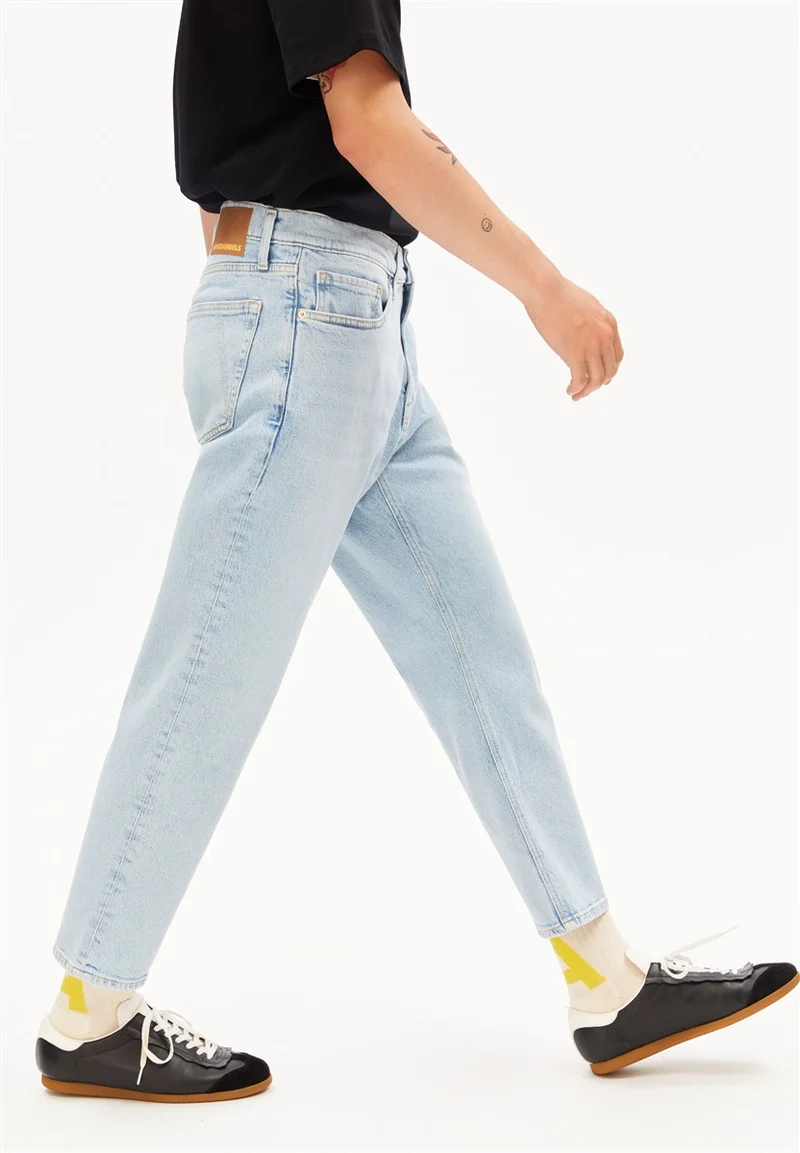 ARMEDANGELS Maakx Relaxed Tapered Jeans eman