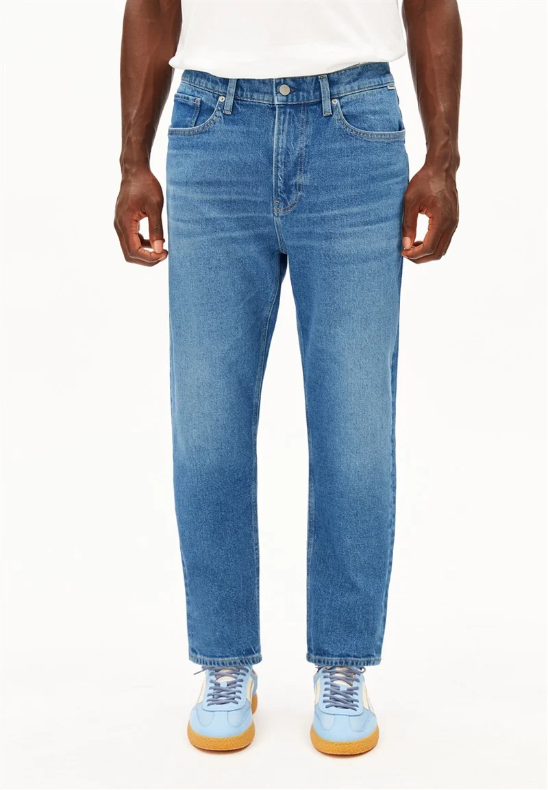 ARMEDANGELS Maakx Relaxed Tapered Jeans orkla