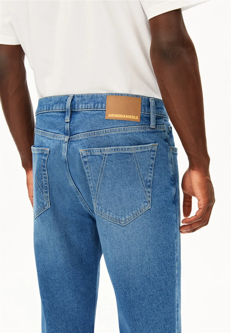 ARMEDANGELS Maakx Relaxed Tapered Jeans orkla