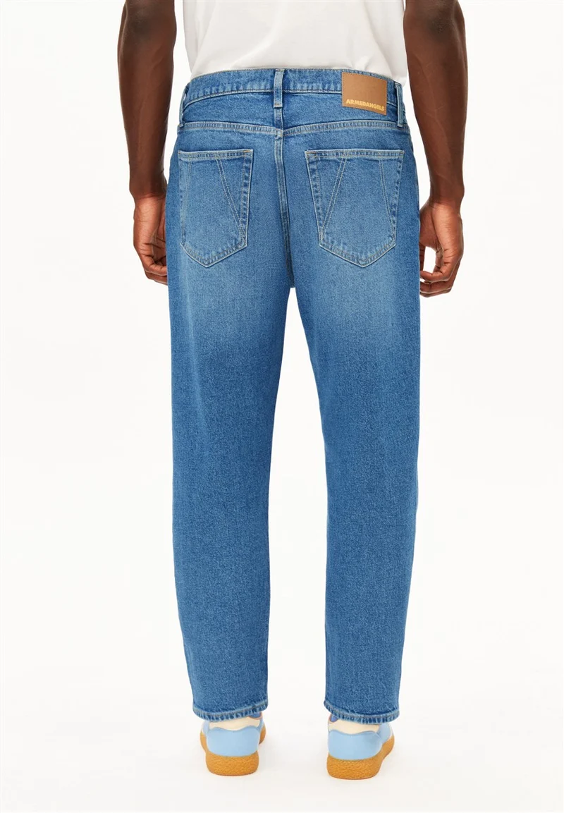 ARMEDANGELS Maakx Relaxed Tapered Jeans orkla