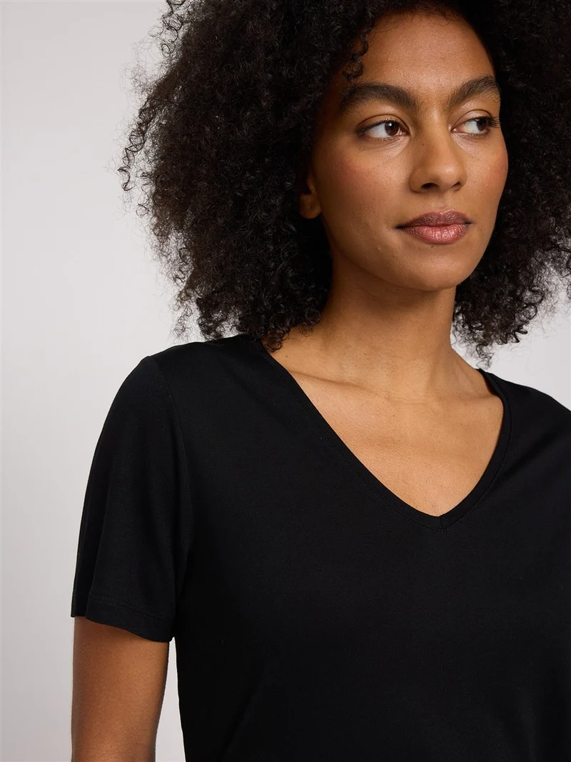 MAZINE Ecovero Viscose V-Neck T-Shirt black