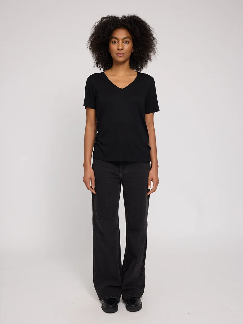 MAZINE Ecovero Viscose V-Neck T-Shirt black