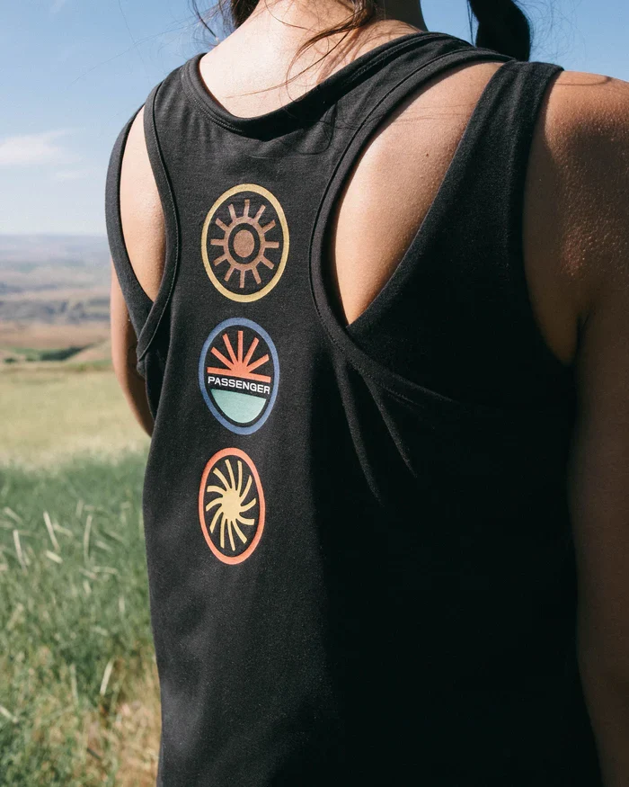 PASSENGER Chase The Light Active Top black