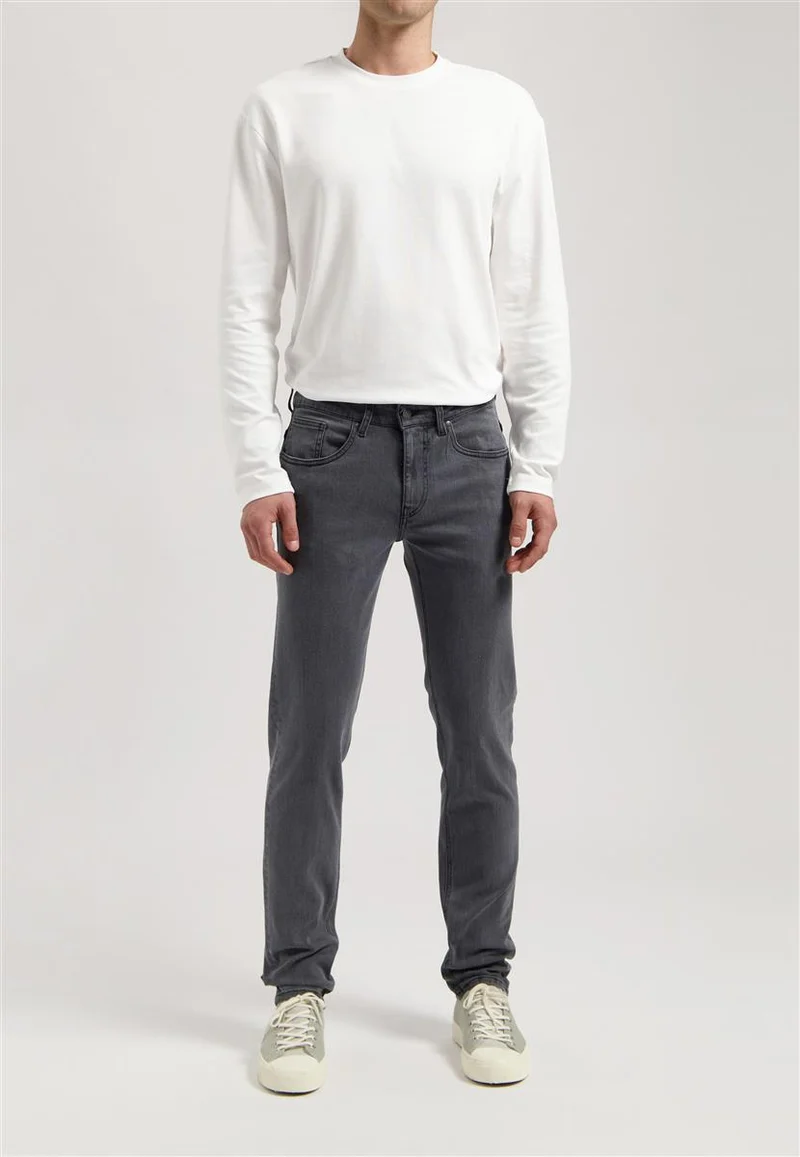 MUD JEANS Dunn Low Tapered O3 Grey