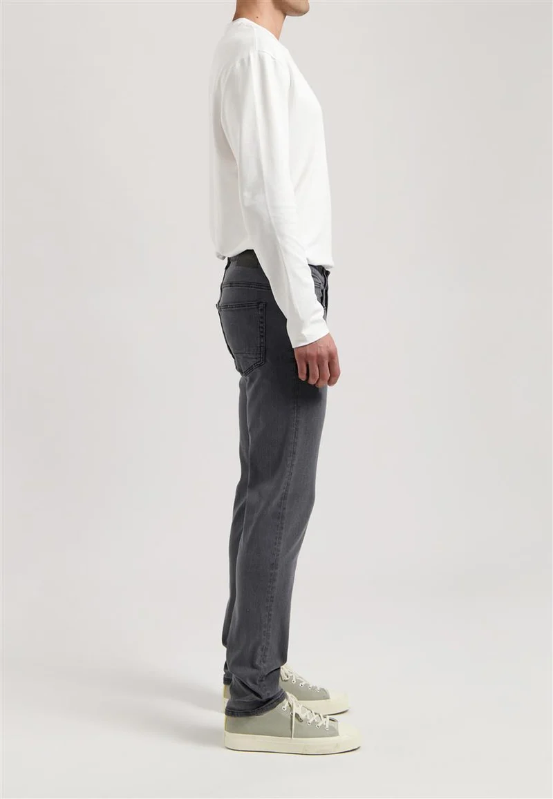 MUD JEANS Dunn Low Tapered O3 Grey