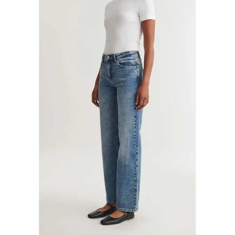 BASIC APPAREL Elisa Jeans stone washed