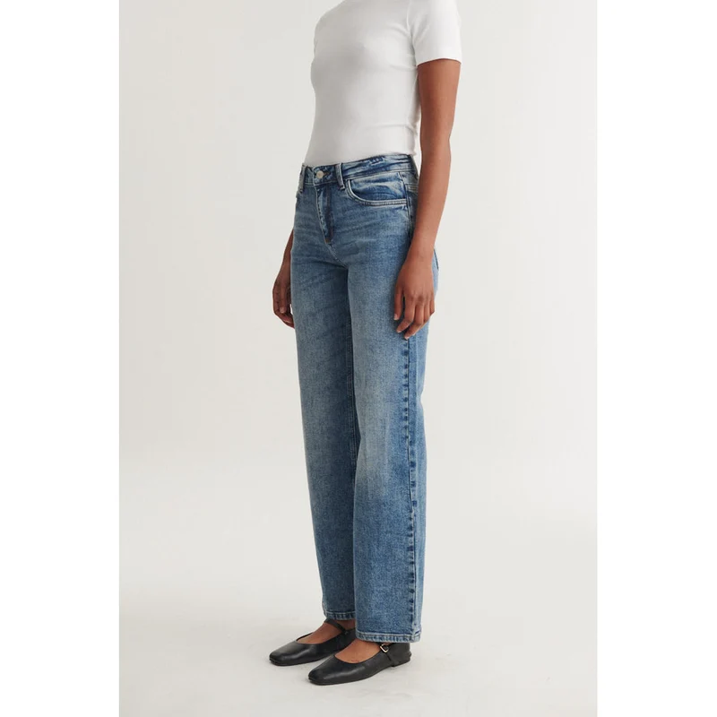 BASIC APPAREL Elisa Jeans stone washed