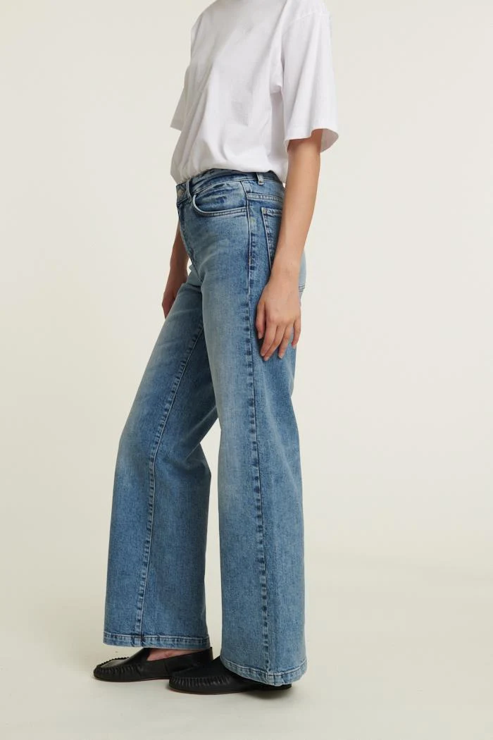 BASIC APPAREL Enya Jeans stone washed