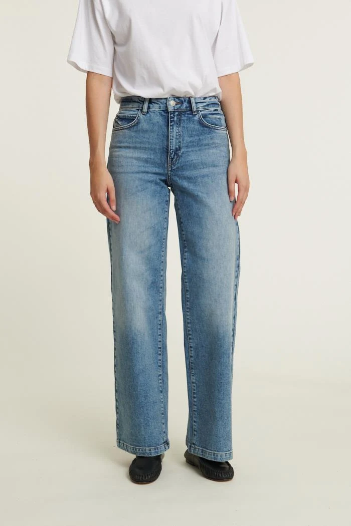 BASIC APPAREL Enya Jeans stone washed
