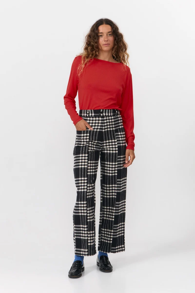SUITE 13 Mirabel red