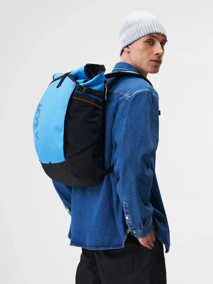 AEVOR Roll Pack Proof retro blue