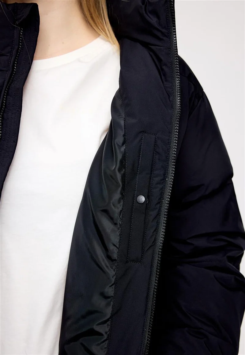 MAZINE Loose Fit Puffer Jacket black