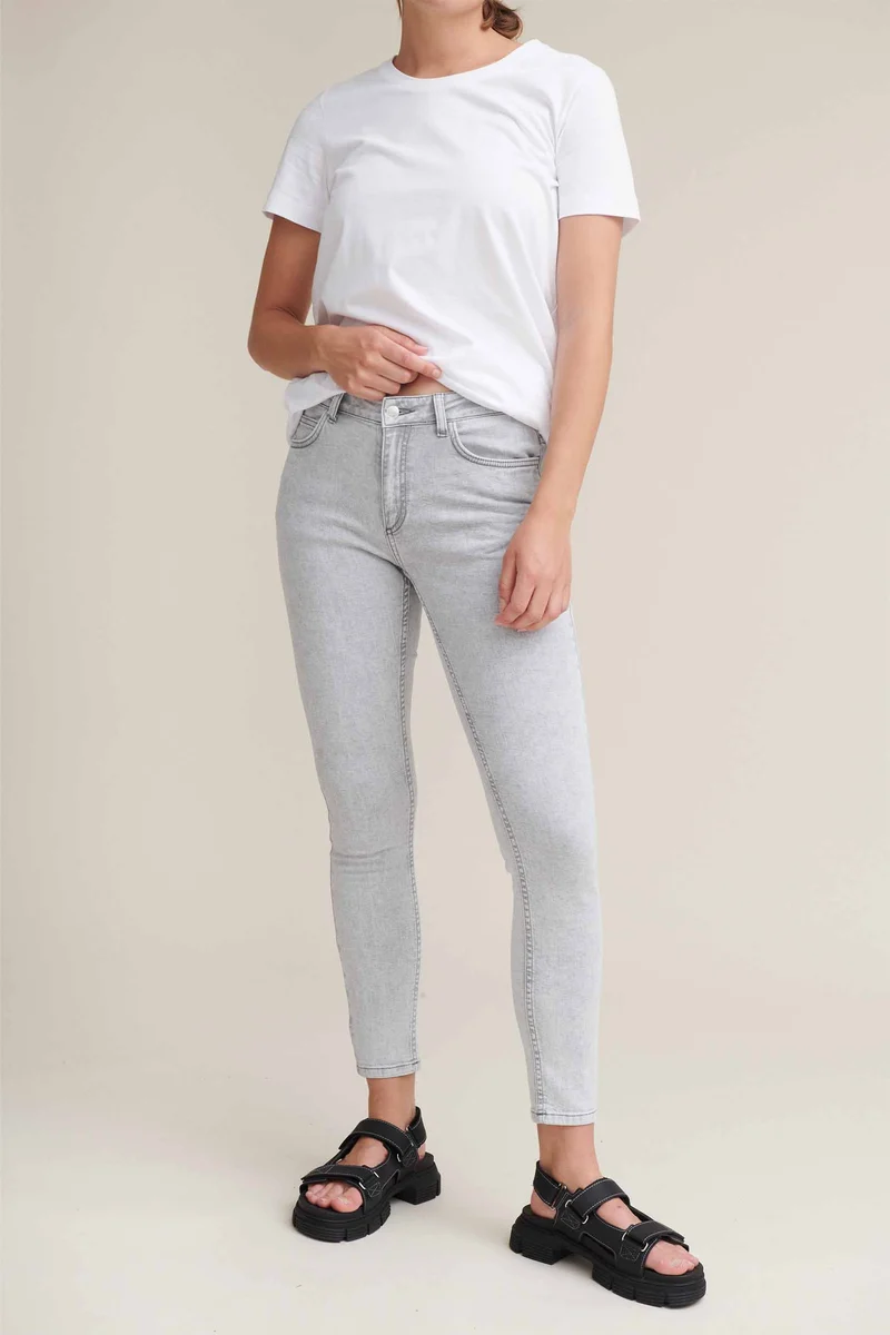 BASIC APPAREL Eve Jeans grey