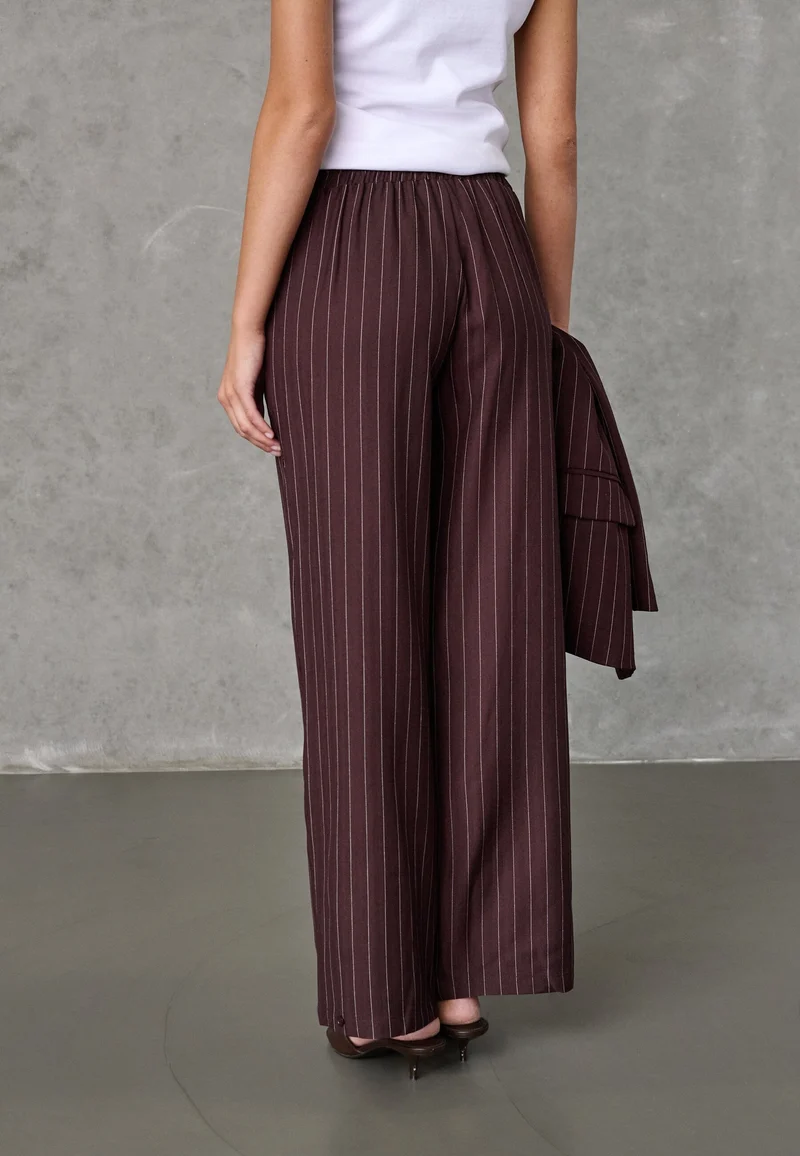 Love & Divine - Love1024-65 20305 - 834 - Brown Pinstripes