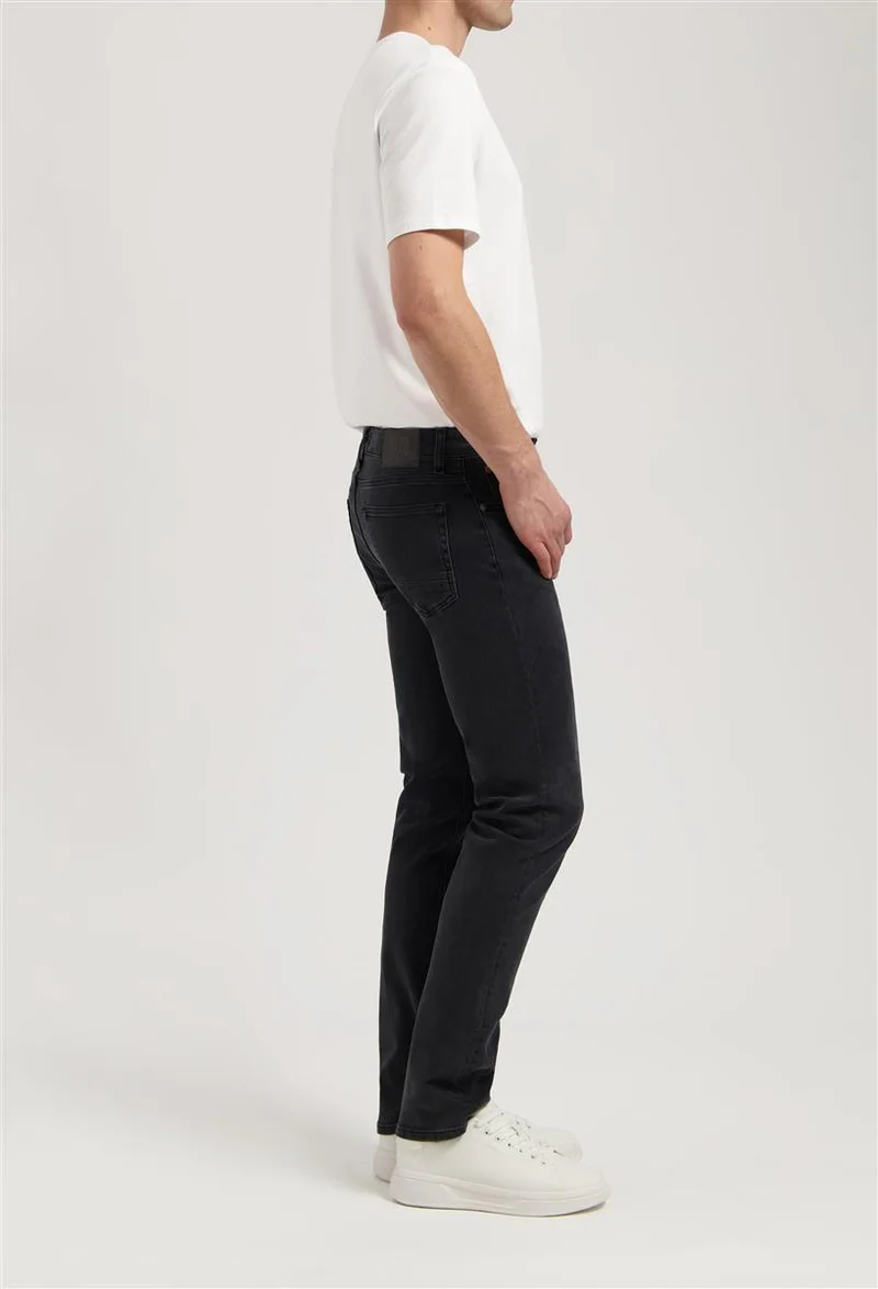 MUD JEANS Bryce Mid Straight stone black