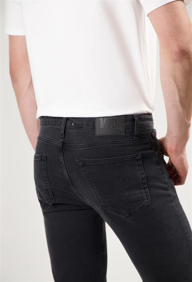 MUD JEANS Bryce Mid Straight stone black